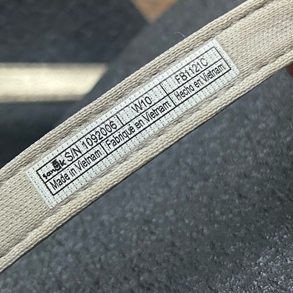 Sanuk Women's Yoga Black and Gold Metallic Flip Flops NWOT Size 10 - Picture 3 of 8